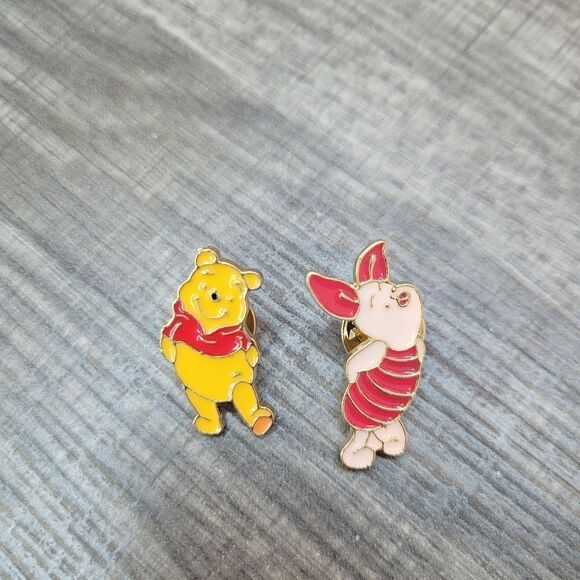 Brand New Set of 2 Winnie The Pooh Pins - Picture 4 of 6